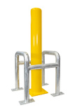Säulenschutz aus Ø60 mm Rohr. Abmessungen: 500x500 mm. Höhe 600 mm. auf Fußplatte. verzinkt (geliefert in 2 Teilen)