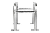 Säulenschutz aus Ø60 mm Rohr. Abmessungen: 500x500 mm. Höhe 600 mm. auf Fußplatte. Verzinkt (geliefert in 4 Teilen)
