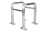 Säulenschutz aus Ø60 mm Rohr. Abmessungen: 500x500 mm. Höhe 600 mm. auf Fußplatte. Verzinkt (geliefert in 4 Teilen)