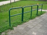 Fahrradbügel ø 60,3x2,9 - 1055x1200x1055 - mit Zwischenstange auf Fußplatte