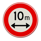 Verkehrszeichen C17 Geschlossen für Fahrzeuge, einschließlich der Ladung, ist länger als auf dem Schild angegeben.