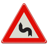 Verkehrszeichen J5 - Warnung vor S-Kurve, zuerst links
