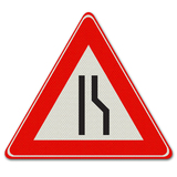 Verkehrszeichen  J18 -Spurverengungswarnung rechts