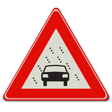Verkehrszeichen J35 - Warnung vor schlechten Sichtverhältnissen aufgrund von Schnee, Regen oder Nebel